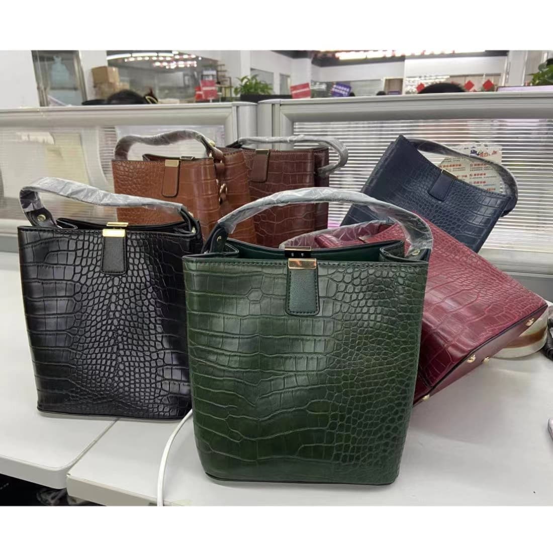 Handbag worn on the shoulder