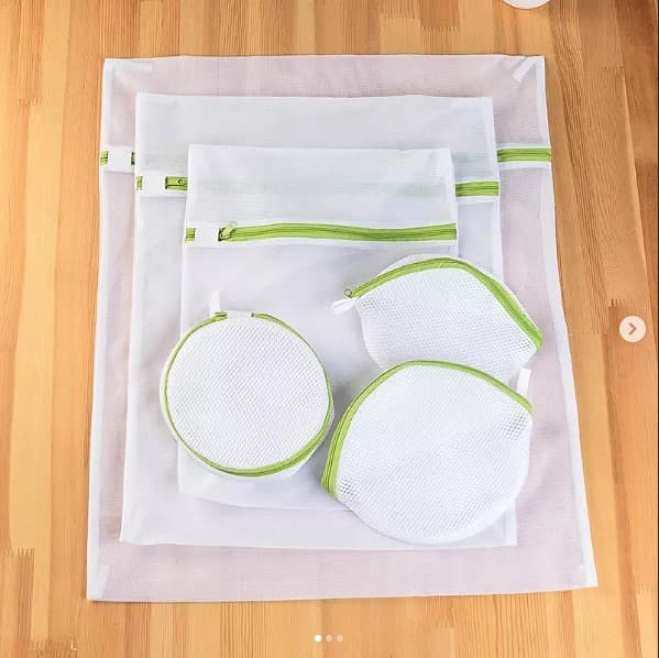 Laundry bag zip detail